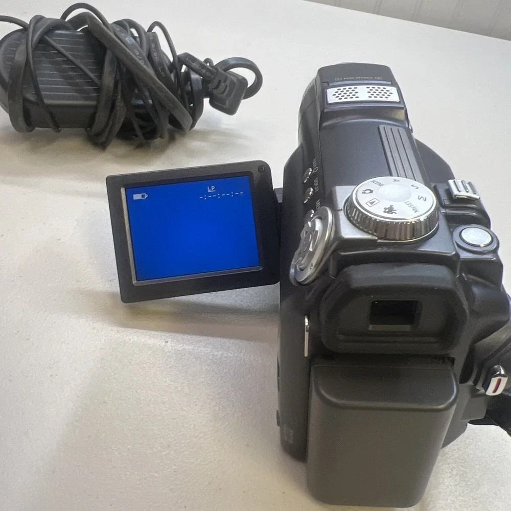 Samsung 4MP Camcorder SCD6040 ~For Parts Or Repair